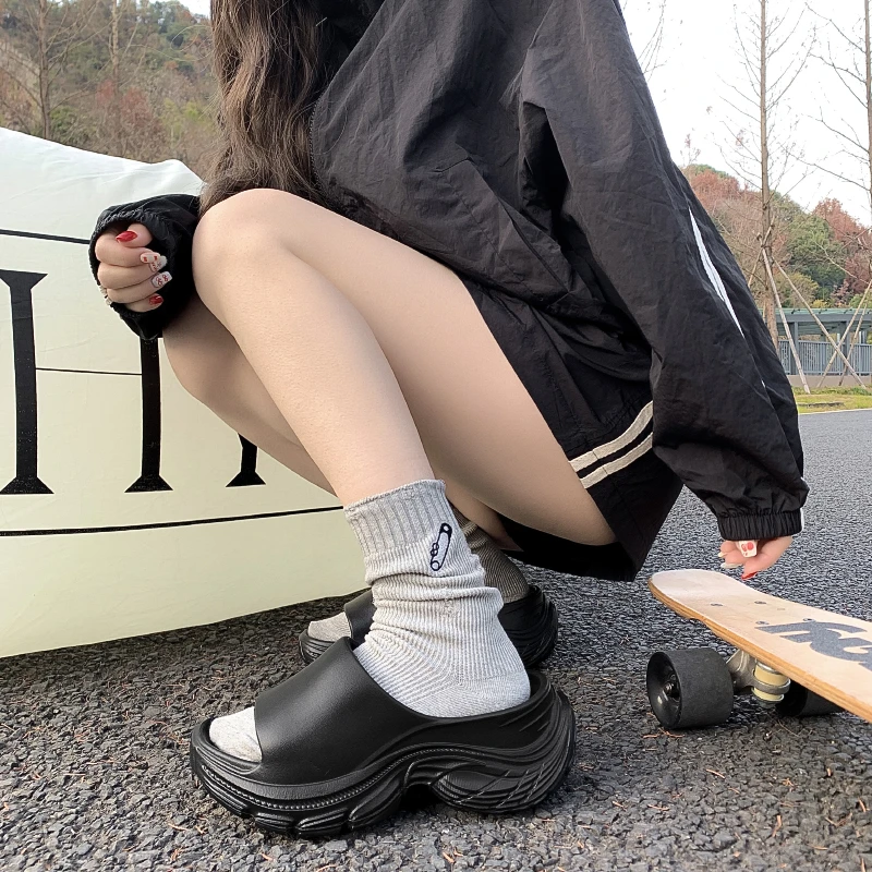 天家居蚂蚁春夏新品时尚潮流简约舒适厚底增高女款外穿凉拖一字拖