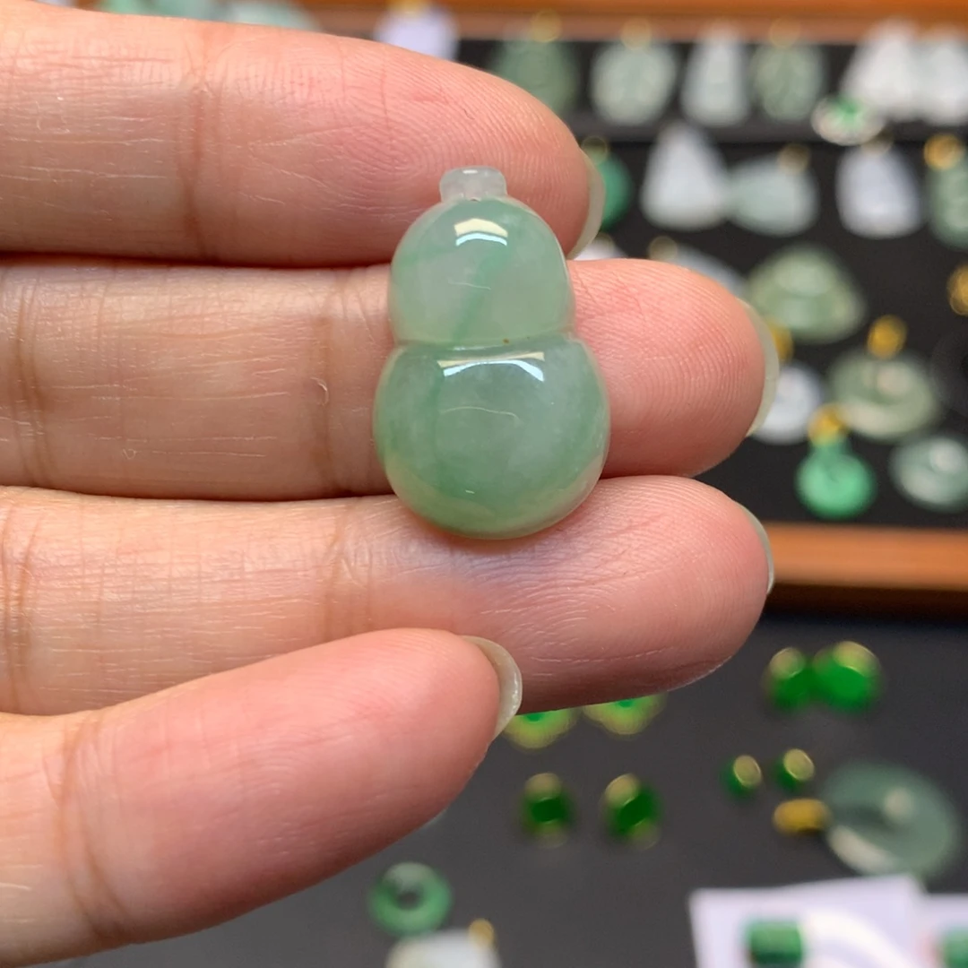 翡翠未镶嵌颈饰有纹裂