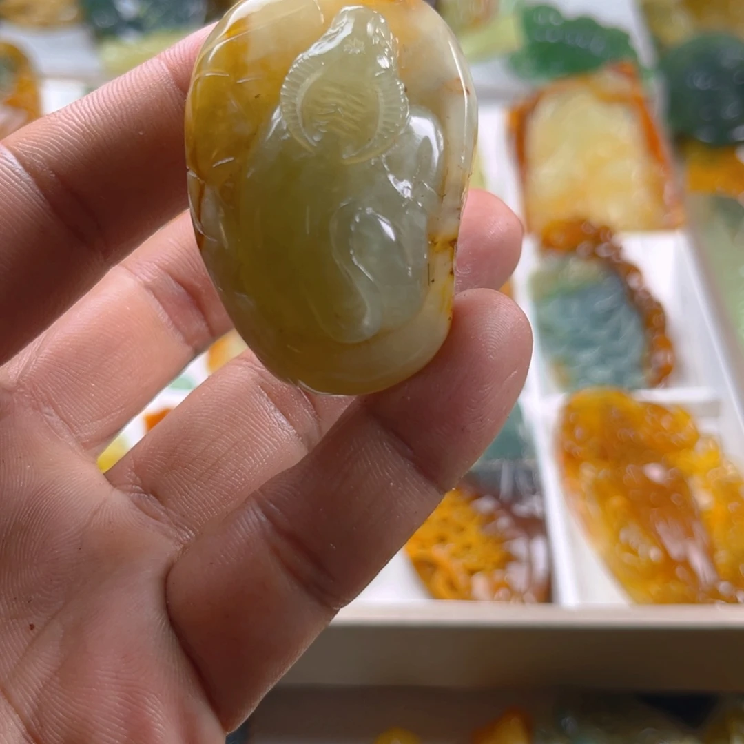 蛇纹石玉未镶嵌颈饰