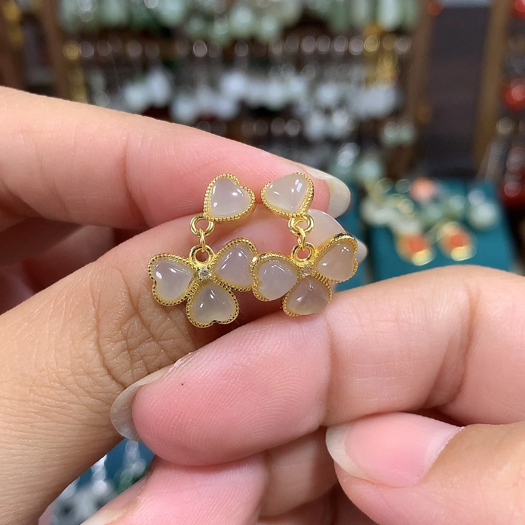 和田玉银S925镶嵌耳饰三叶草