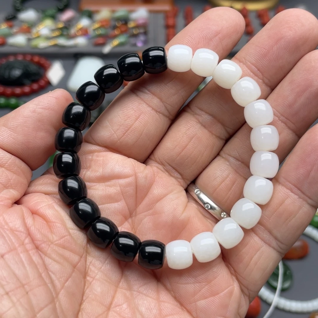 栋***爷和田玉未镶嵌颈饰