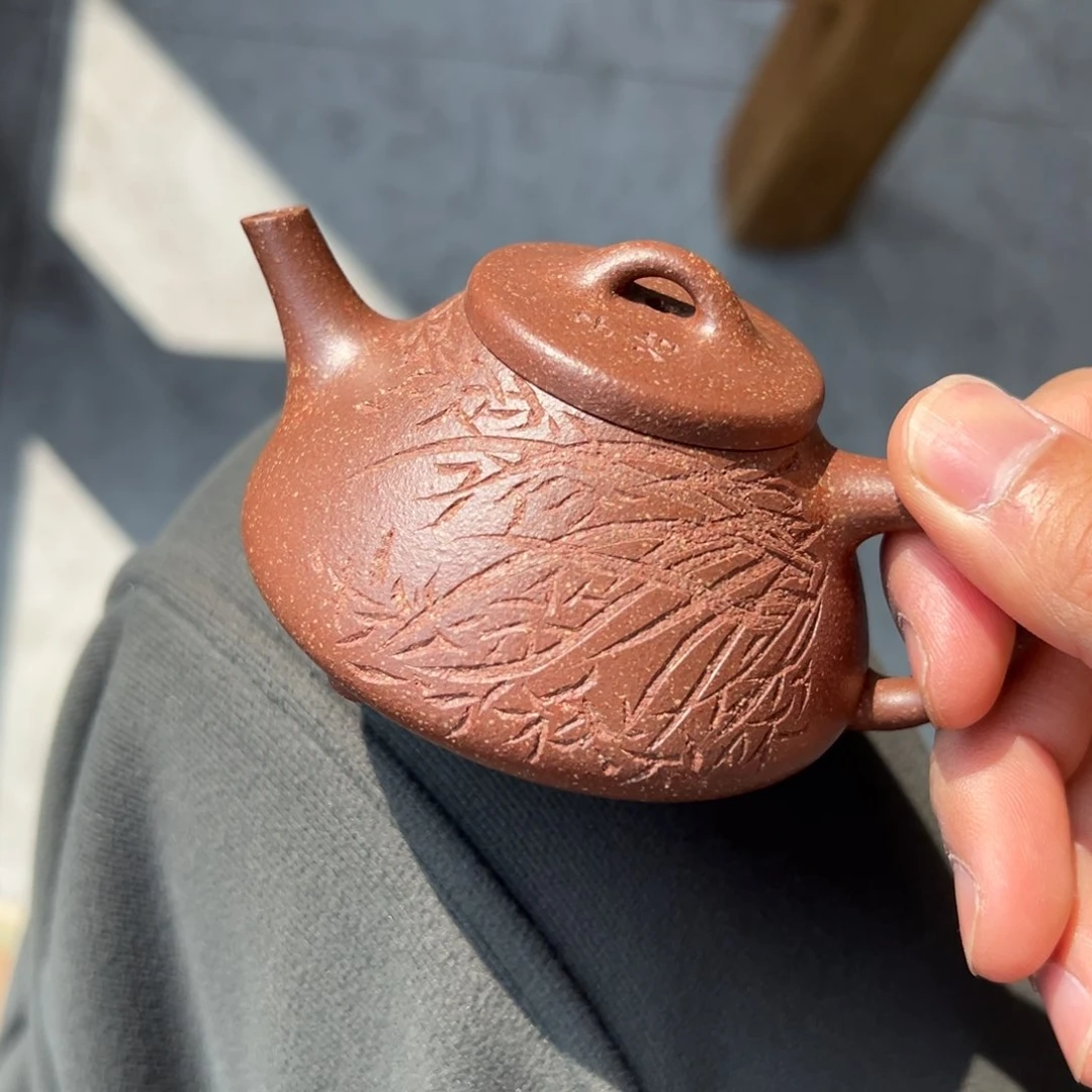 段泥茶壶喵*?刻兰花的