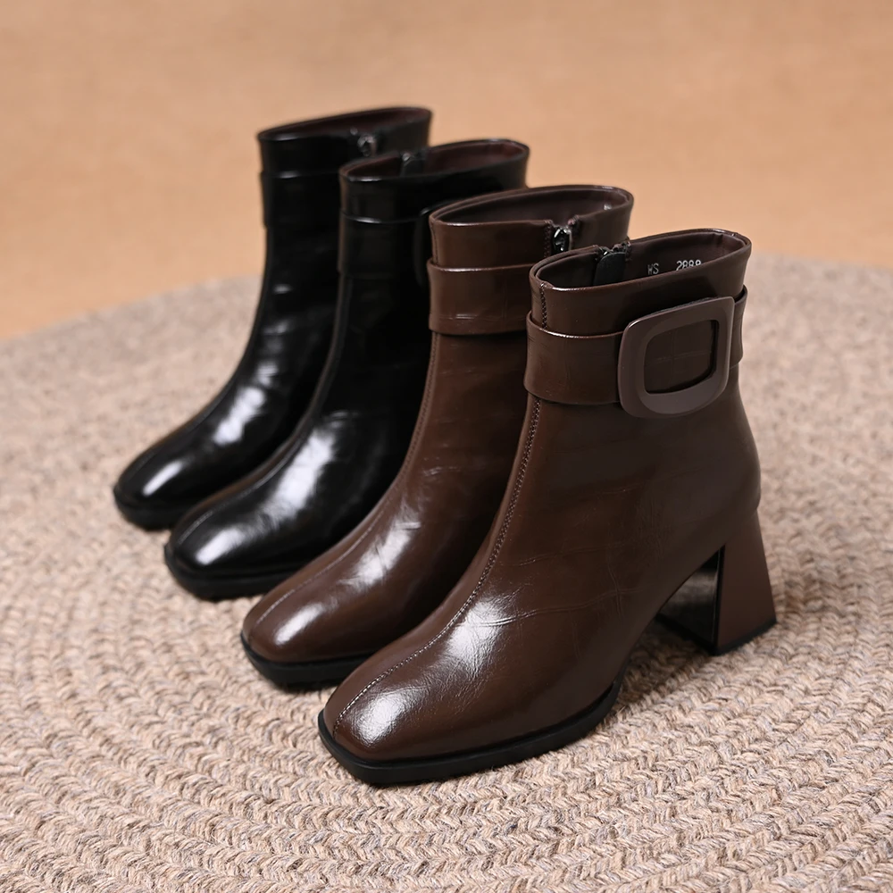 法式复古方头粗跟短靴女2025秋冬新款百搭气质皮带扣侧拉链时装靴