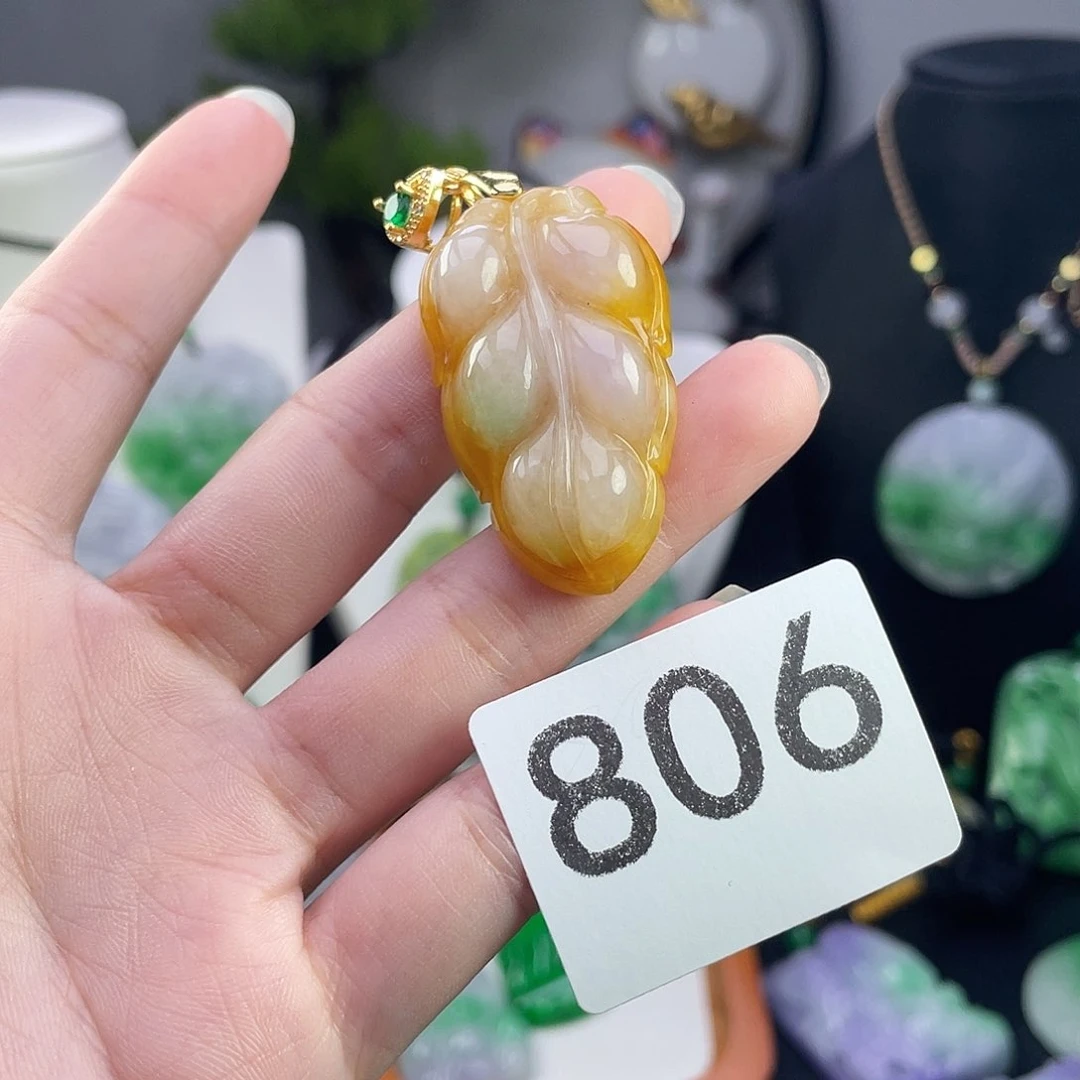 翡翠未镶嵌吊坠(赠链)