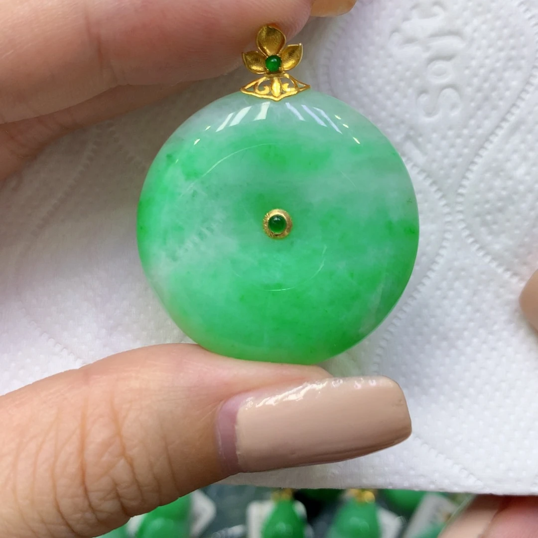 颈饰18K金镶嵌翡翠