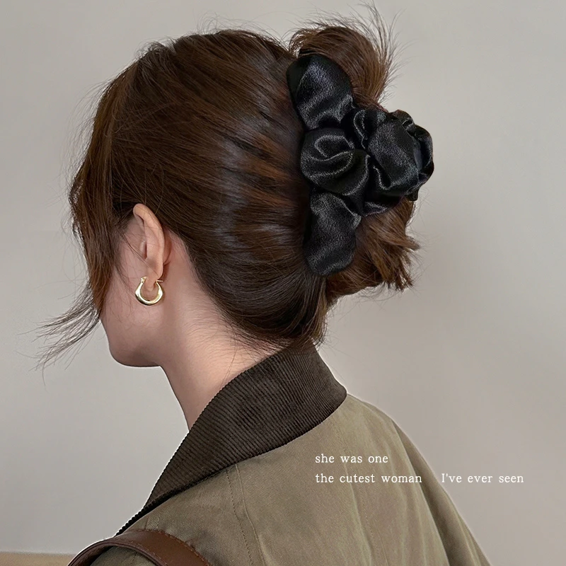 云朵褶皱缎面抓夹女后脑勺发夹鲨鱼夹大号发抓高级感发卡夹子头饰