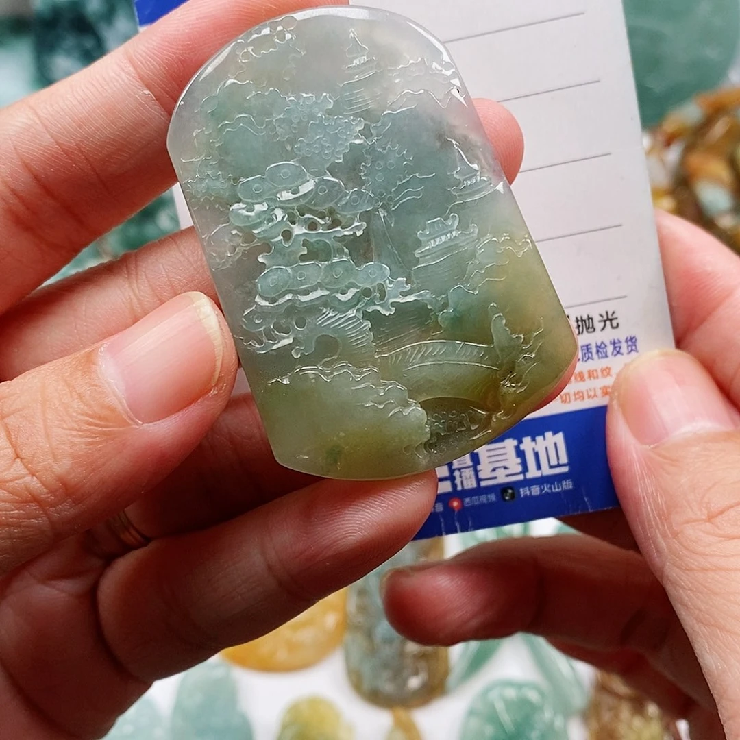 翡翠未镶嵌颈饰山水