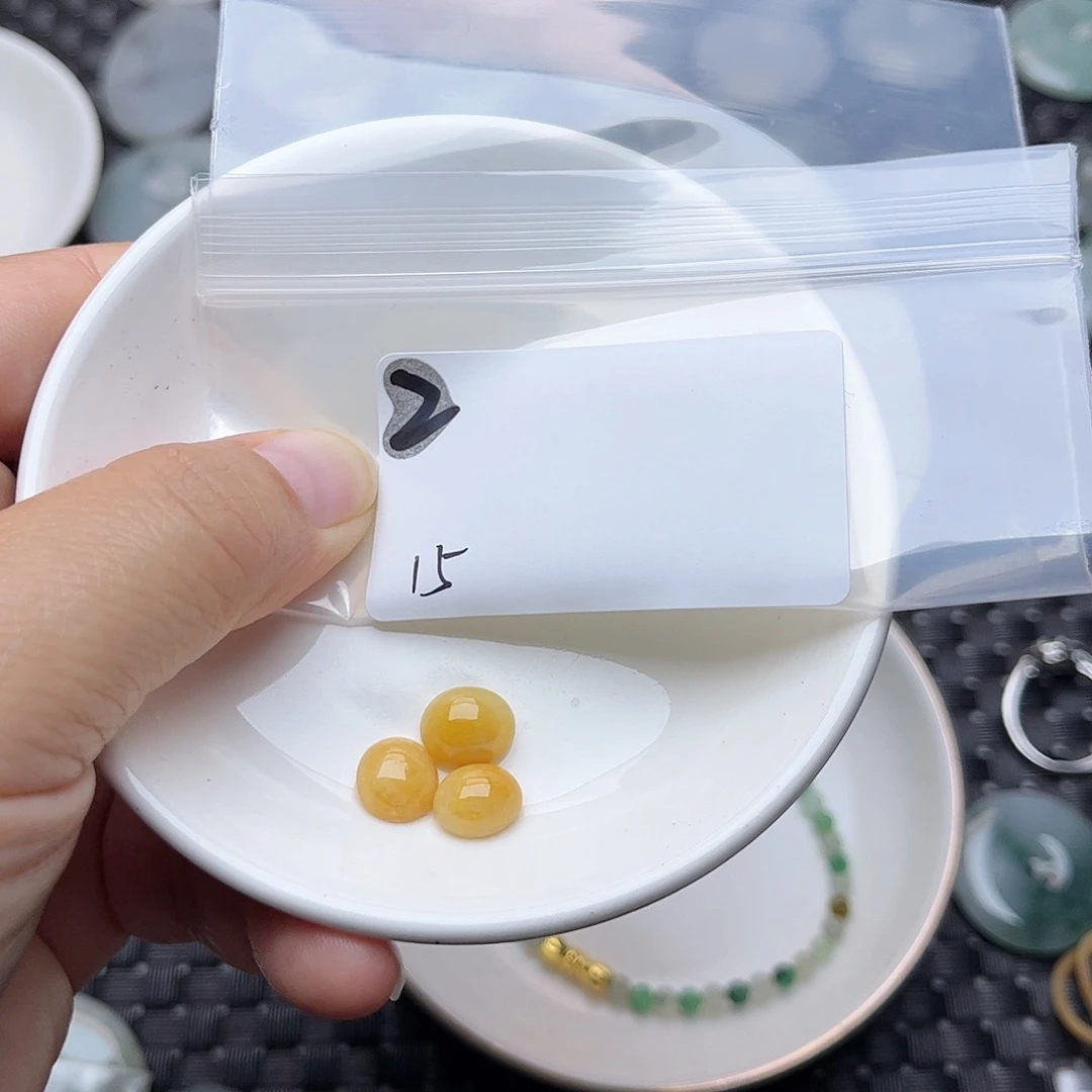 翡翠未镶嵌颈饰不