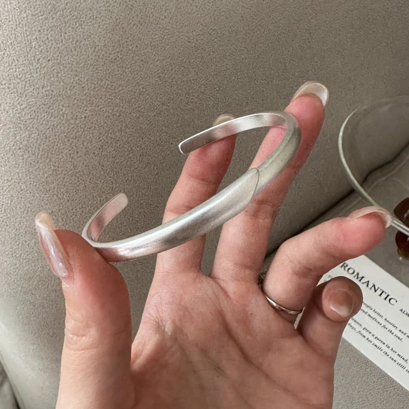 小众设计感哑光韩版潮流个性磨砂手镯精美时尚百搭饰品