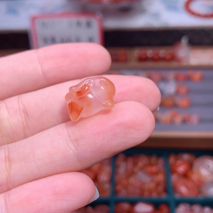 南红玛瑙未镶嵌南红飞天兔