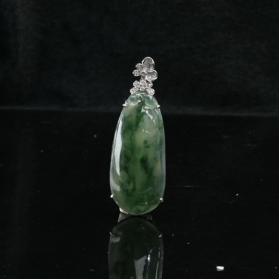 21天然缅甸翡翠A货18K镶嵌福瓜/500692/上海嘉禾拍卖