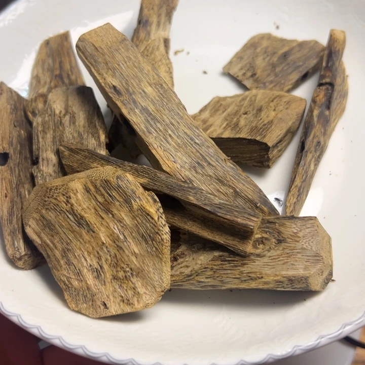 沉香碎屑沉香88克油叶子原材料