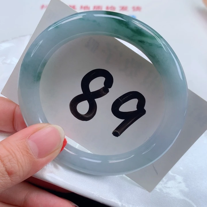 翡翠手镯未镶嵌翡翠