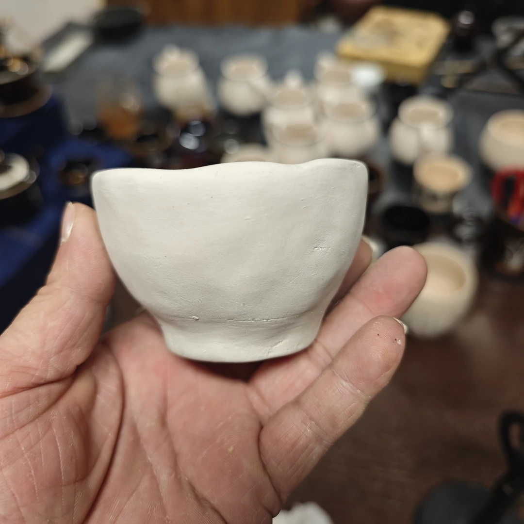 手工捏天然黑土釉品茗杯