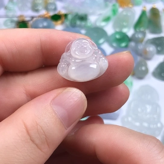 翡翠未镶嵌颈饰佛公