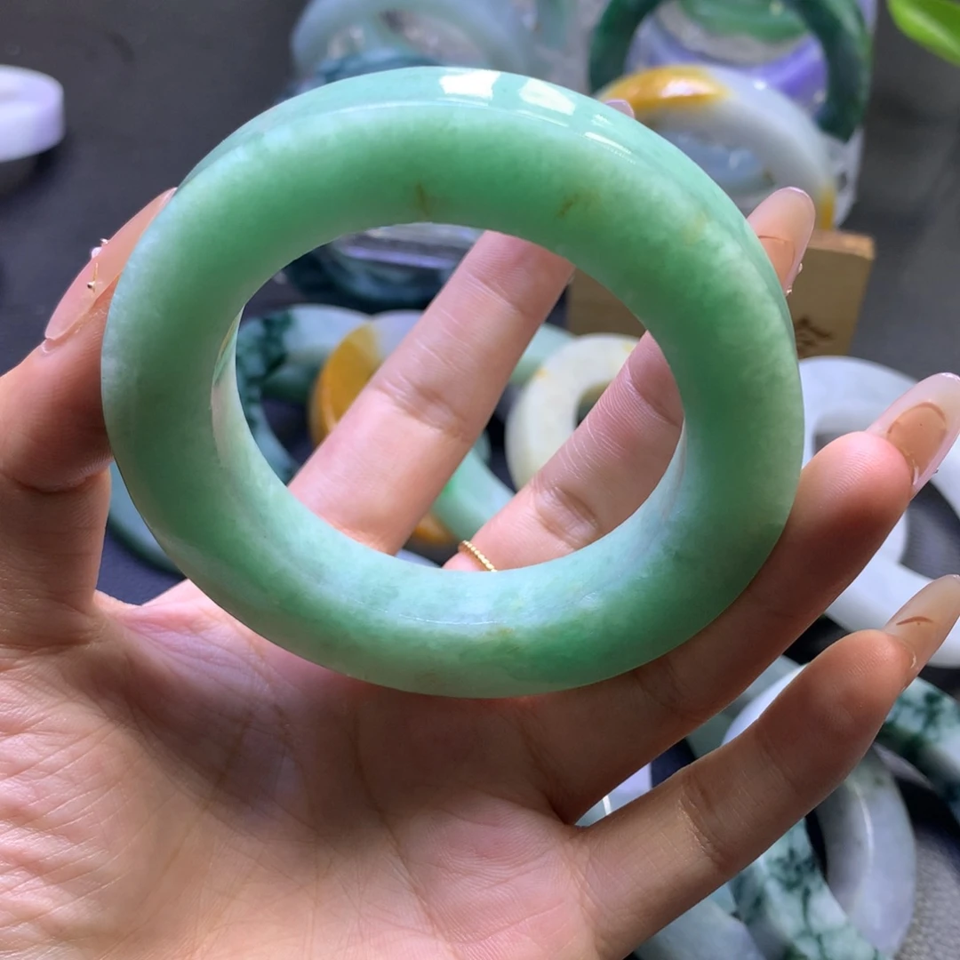 未镶嵌翡翠定制翡翠山**里
