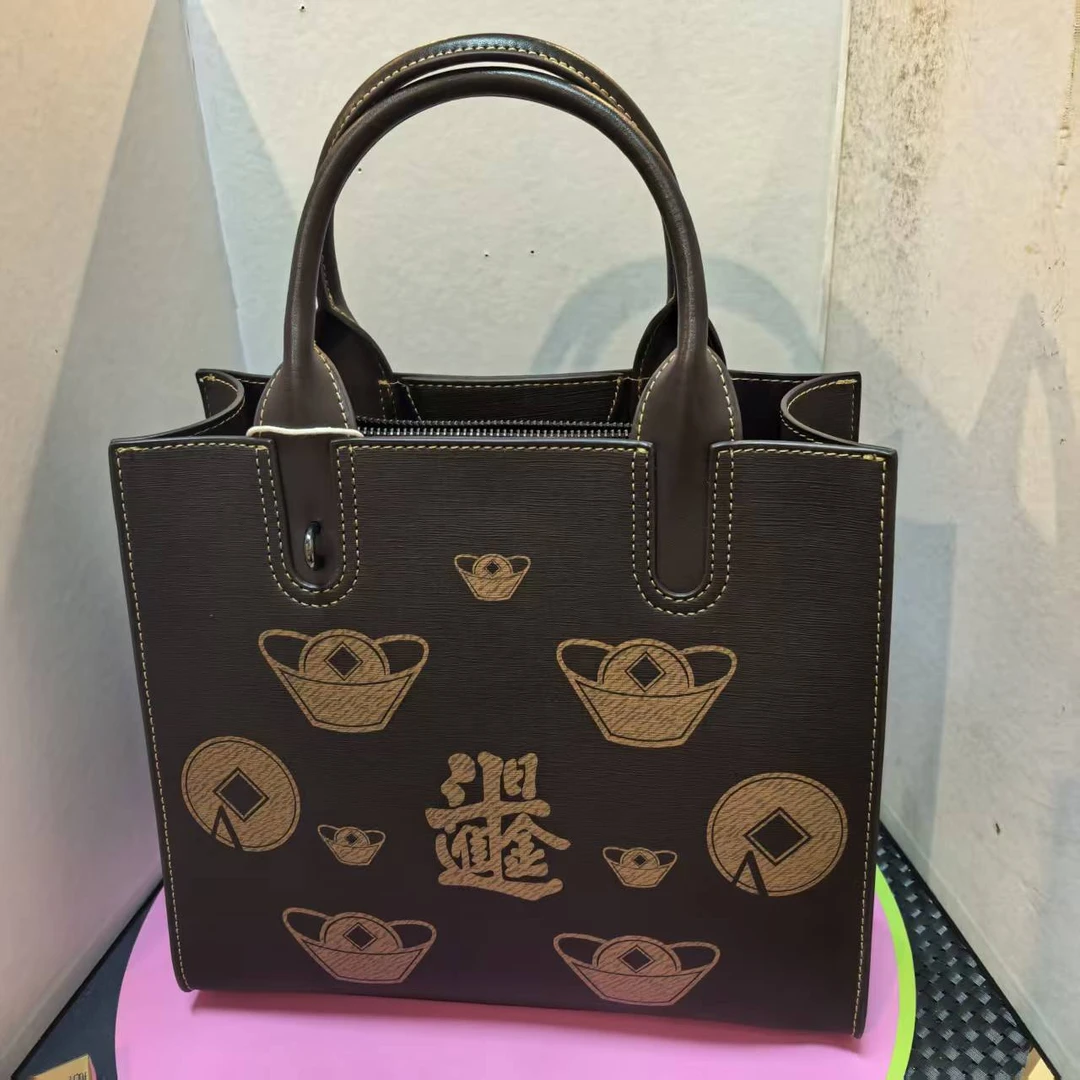 大库【老银工厂店】经典时尚潮流日进斗金手提包