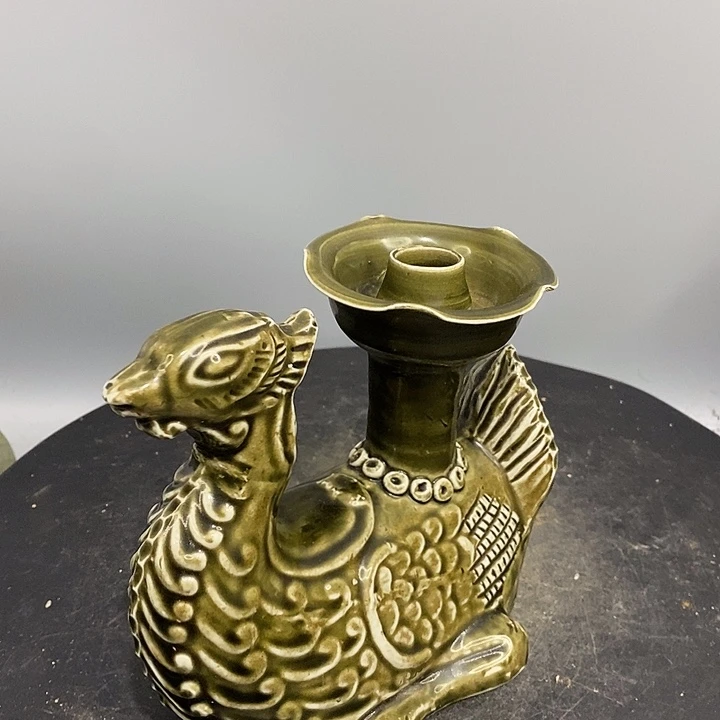 定窑烛台造型独特