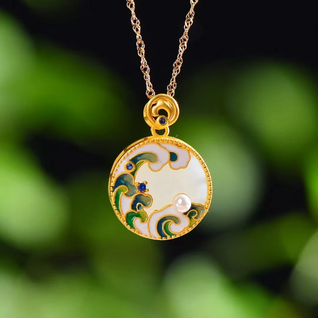 天然和田玉源头直供—S925银镶嵌和田玉圆平面珐琅配彩锆珍珠吊坠