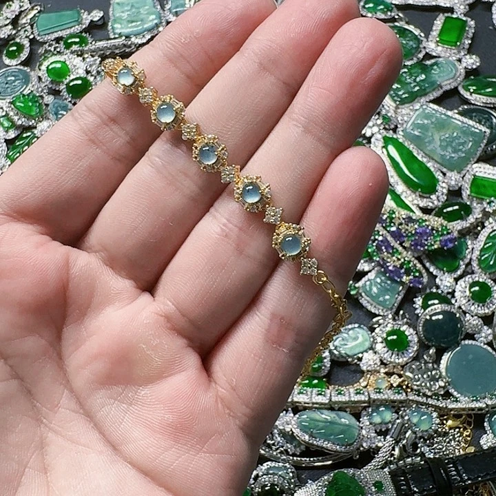 翡翠颈饰未镶嵌天然A货翡翠放漏