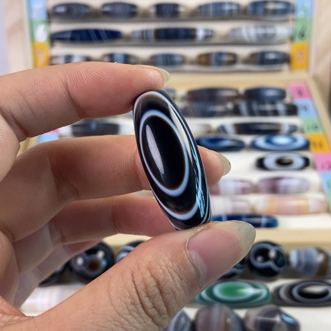 自***由玛瑙/玉髓颈饰未镶嵌