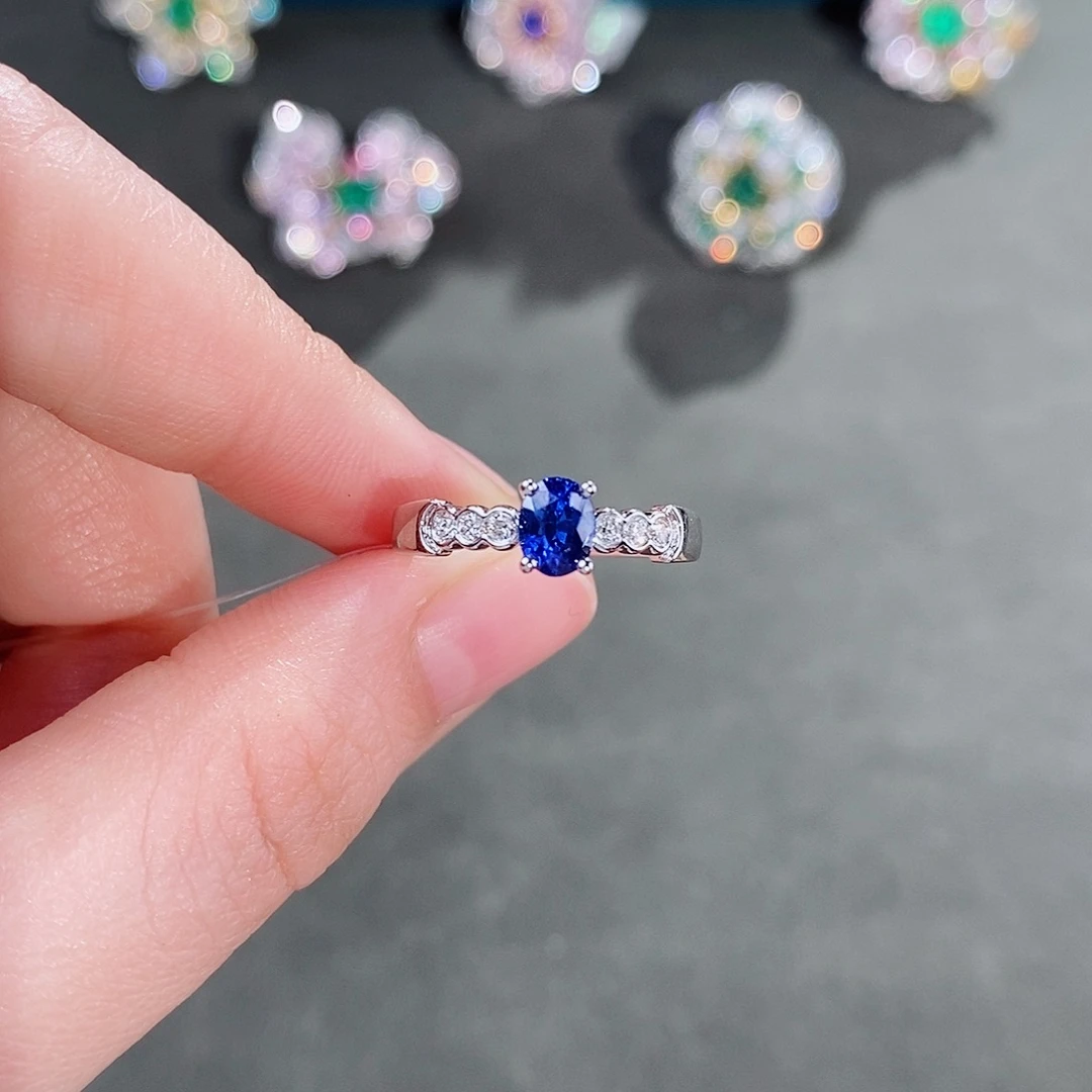 戒指蓝宝石18K金镶嵌0.77ct