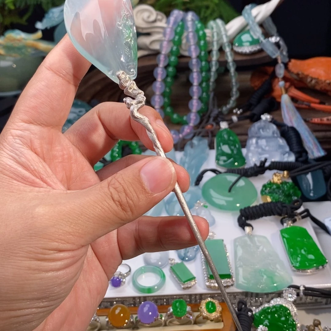 翡翠颈饰18K金镶嵌发簪