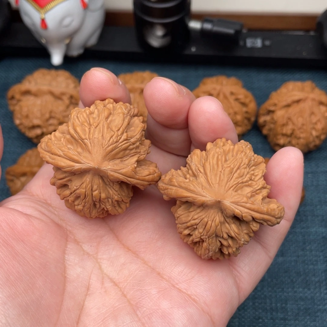 文玩核桃把件全品白茬狮虎兽42