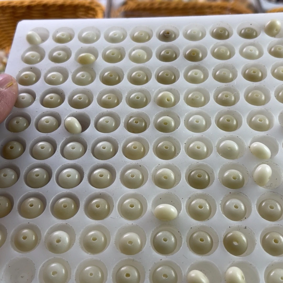 白玉菩提吊坠瑕疵9-6奶青算盘200颗