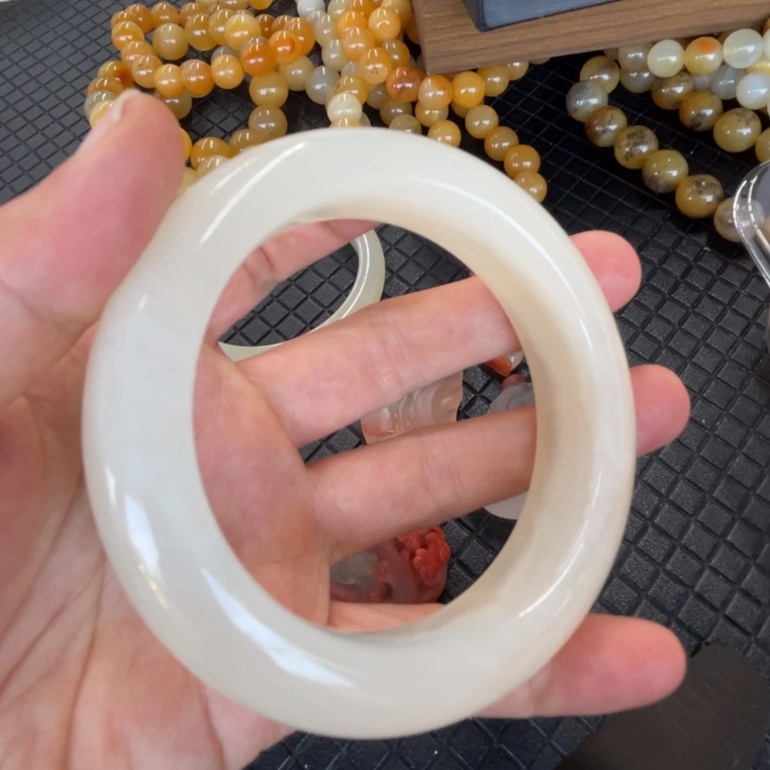石英质玉（黄龙玉）合金颈饰