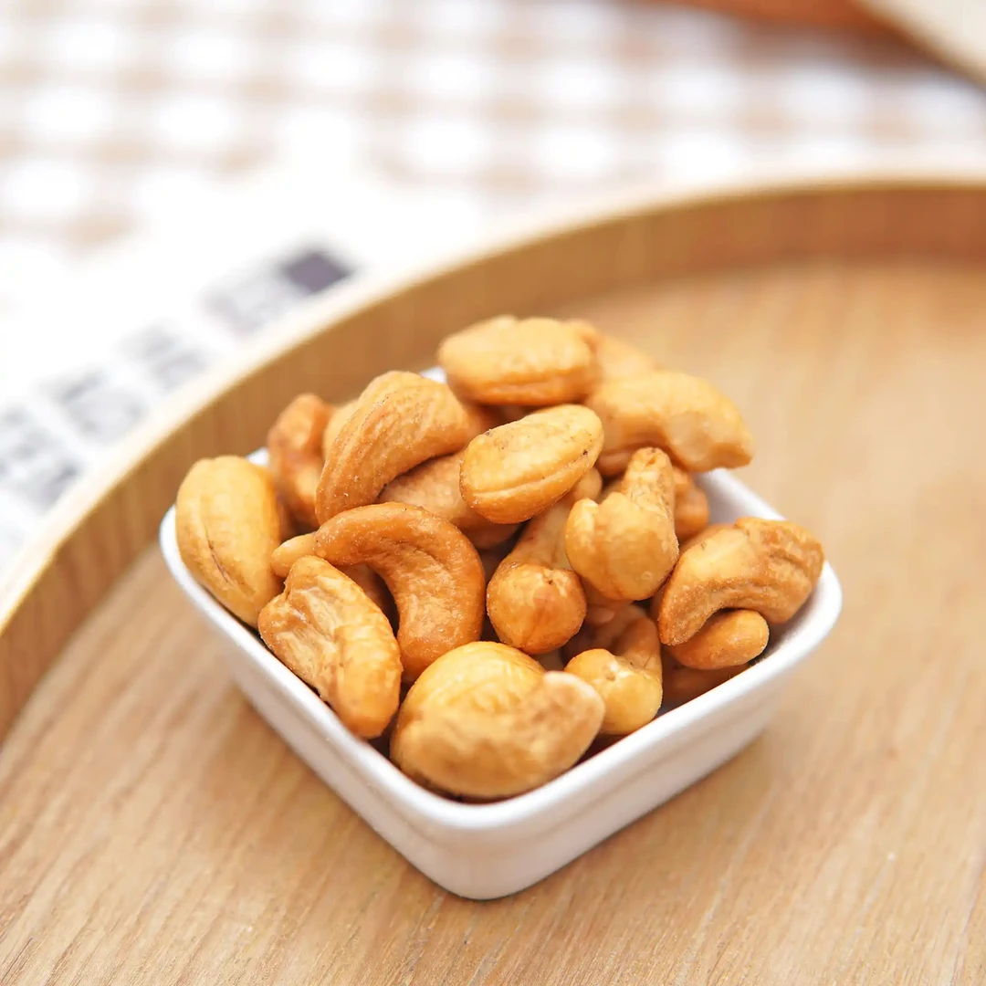 炭烧腰果45元一斤