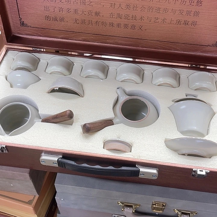 孤品茶具套装等。