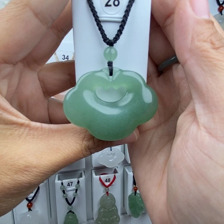 石英质玉未镶嵌颈饰