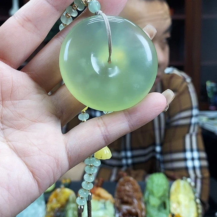 蛇纹石玉吊坠未镶嵌