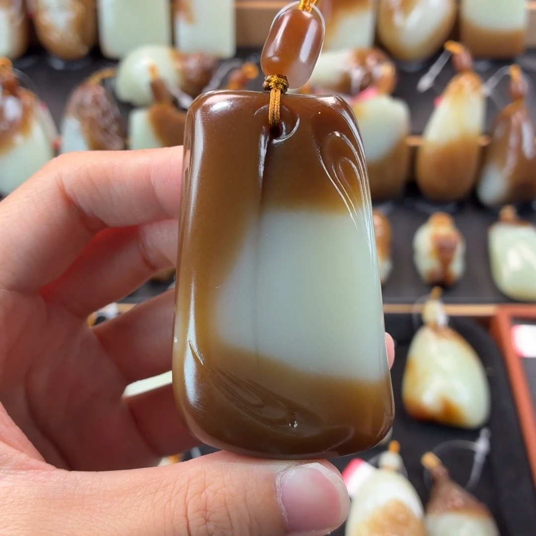 禾***页颈饰未镶嵌和田玉