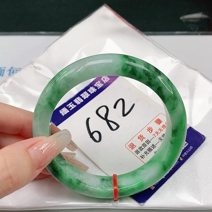 翡翠手镯未镶嵌翡翠手镯