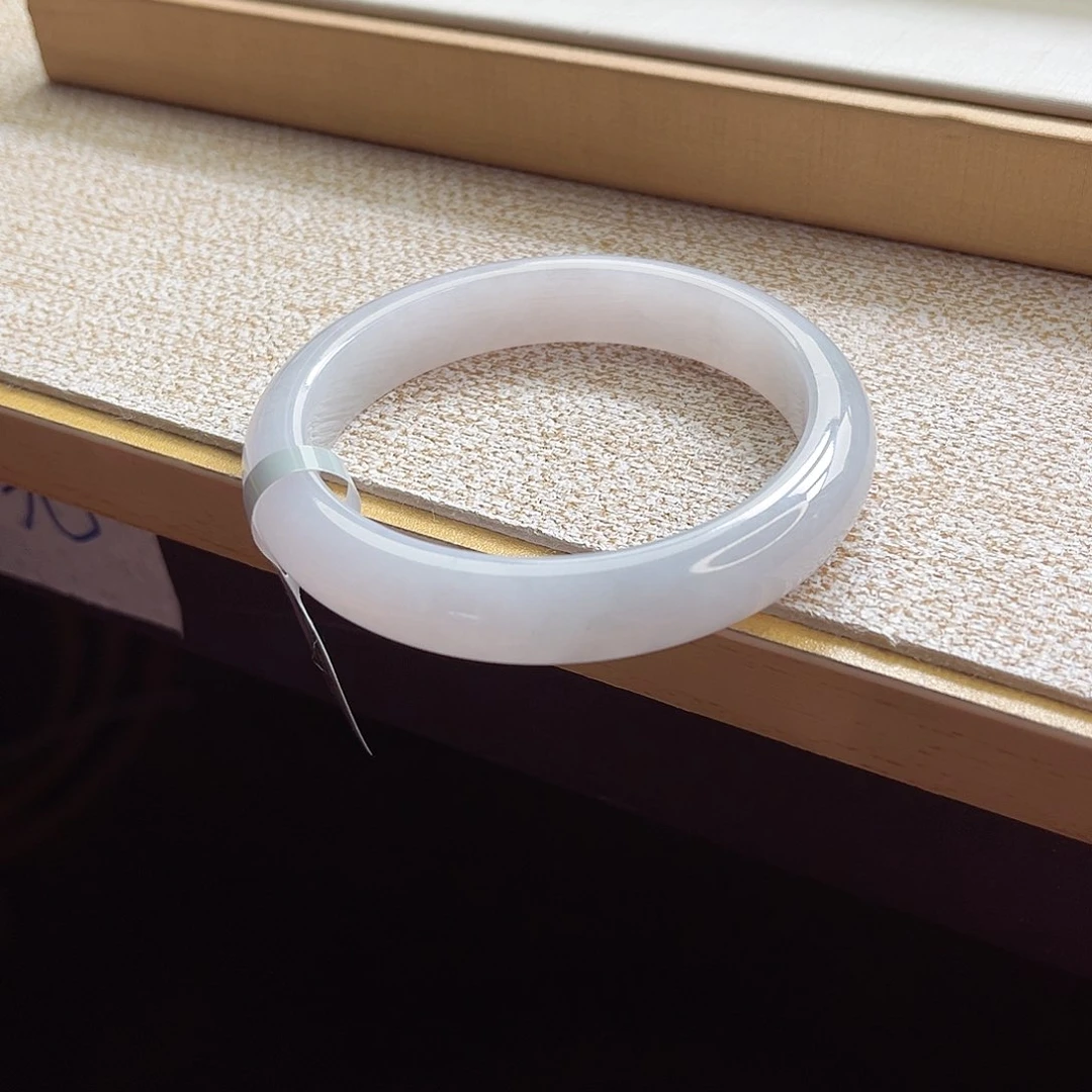 翡翠手镯未镶嵌手镯