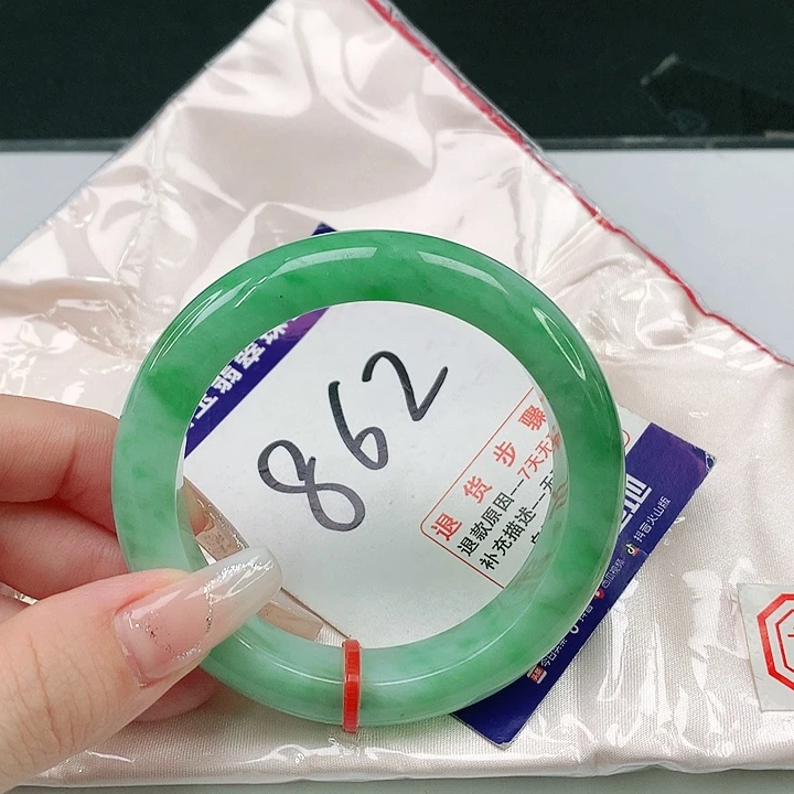 翡翠手镯未镶嵌翡翠手镯