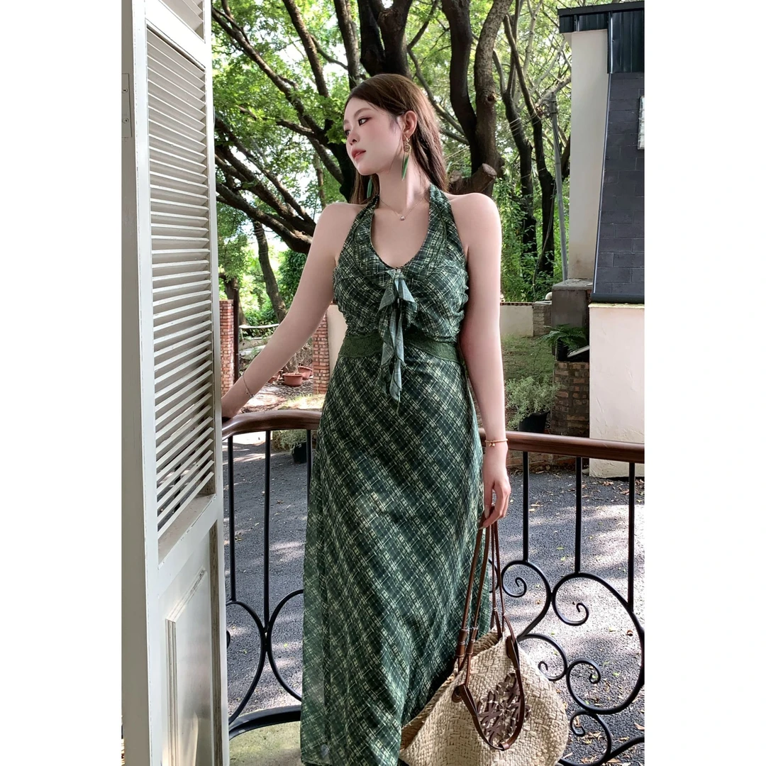 白77-大码女装法式气质优雅V领格纹挂脖连衣裙收腰显瘦长裙12439