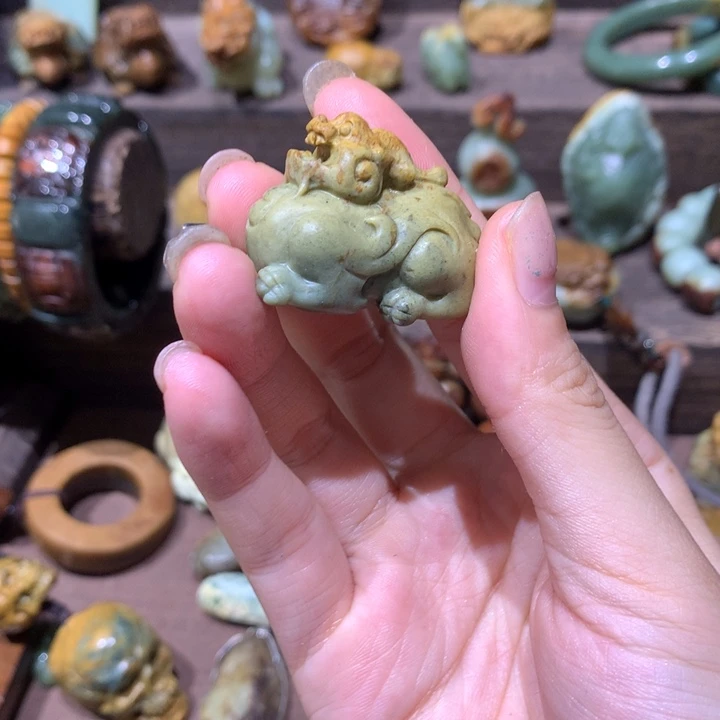 岫岩河磨玉（透闪石质玉）未镶嵌把件