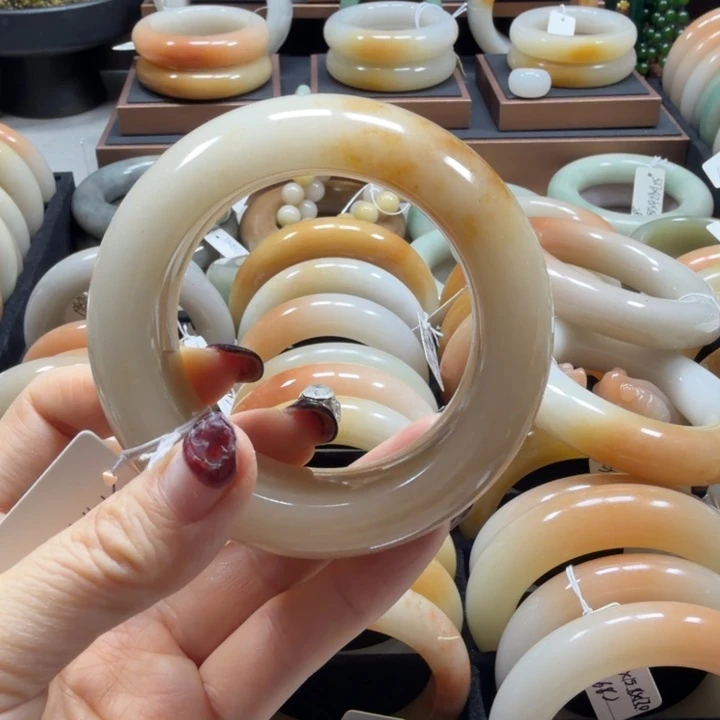 石英质玉未镶嵌手镯