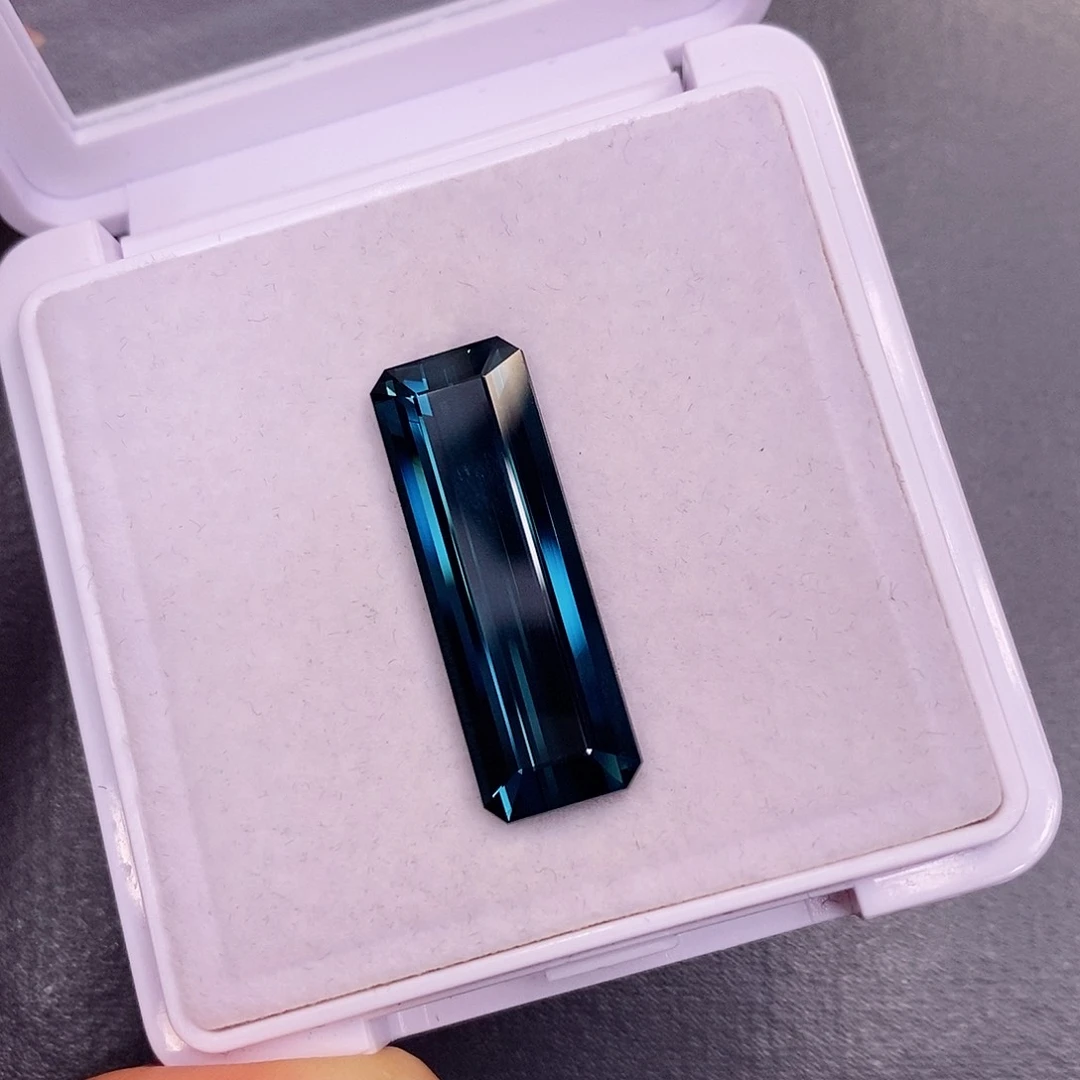 未镶嵌裸石碧玺14.3克拉