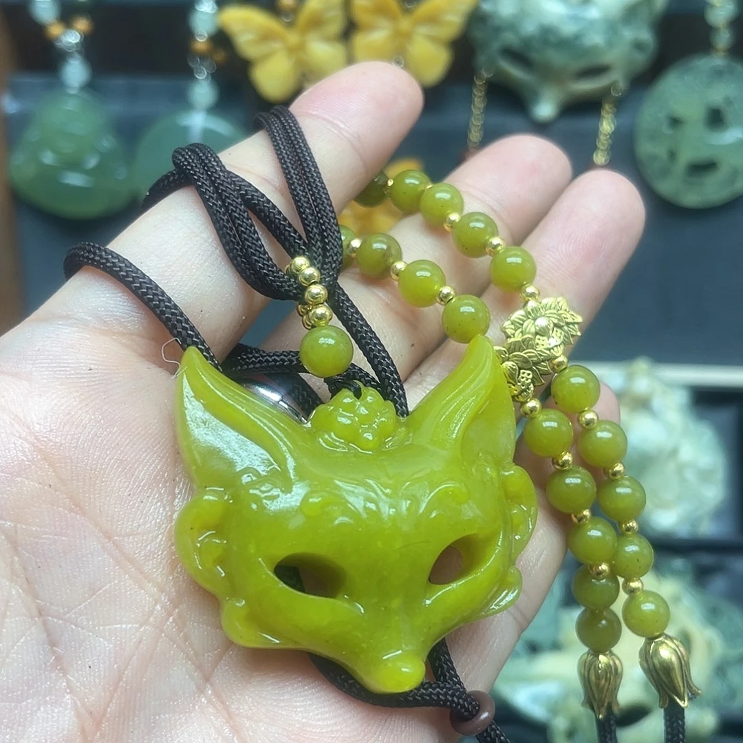 未镶嵌蛇纹石玉颈饰