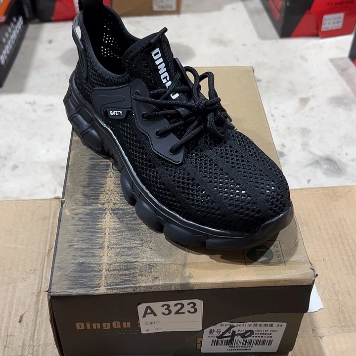 323号。40码防砸防刺劳保鞋。鞋底磨损介意勿拍