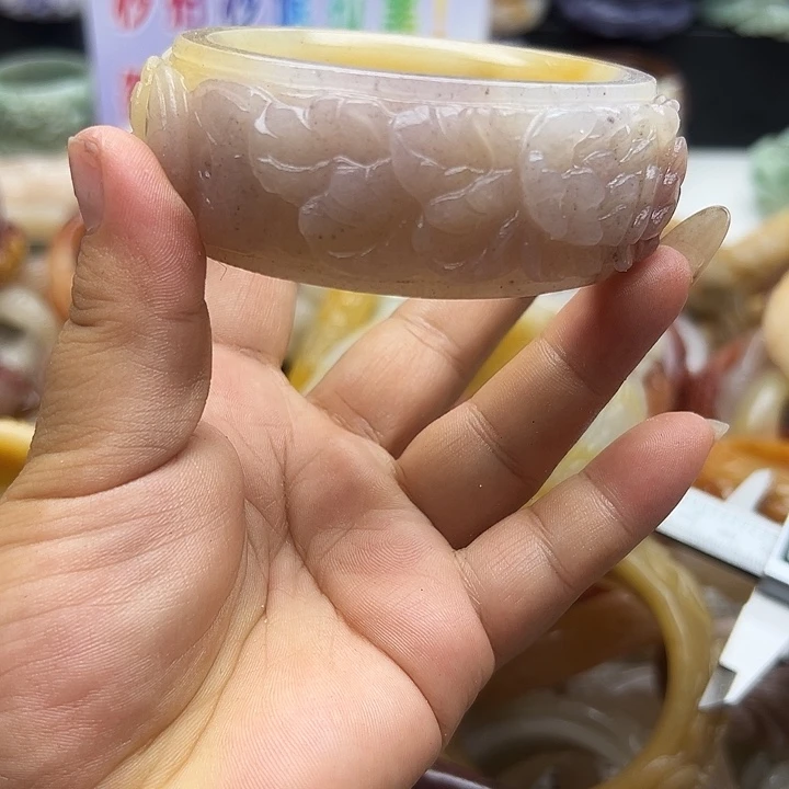 石英岩玉手镯未镶嵌快***?