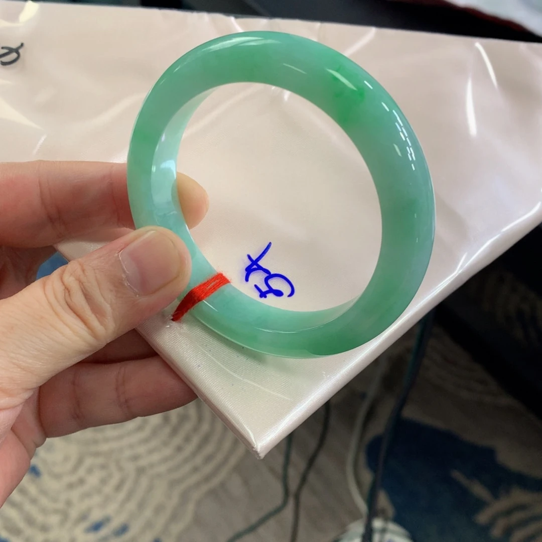 翡翠手镯未镶嵌54圈口