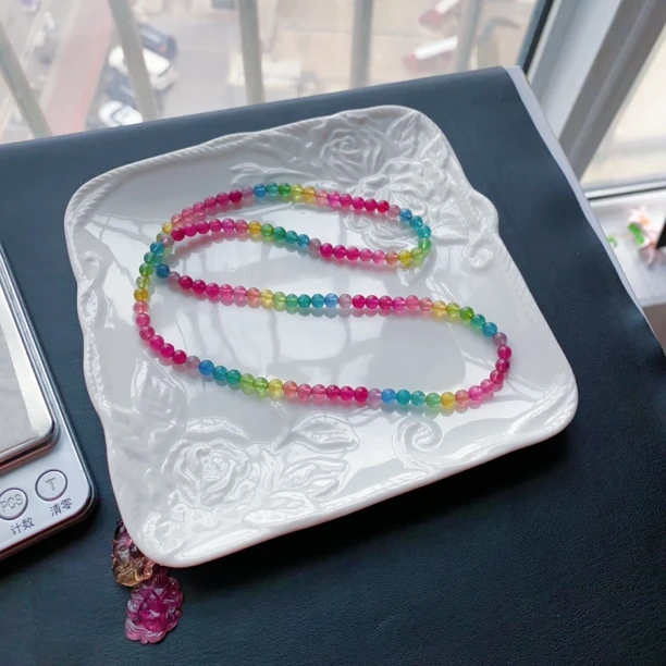 荧光色颜色妖艳好看的 收到货品不发黑不发暗的 碧玺手链