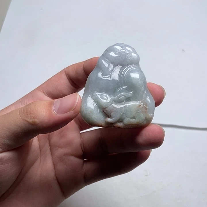 翡翠未镶嵌颈饰兔牌1