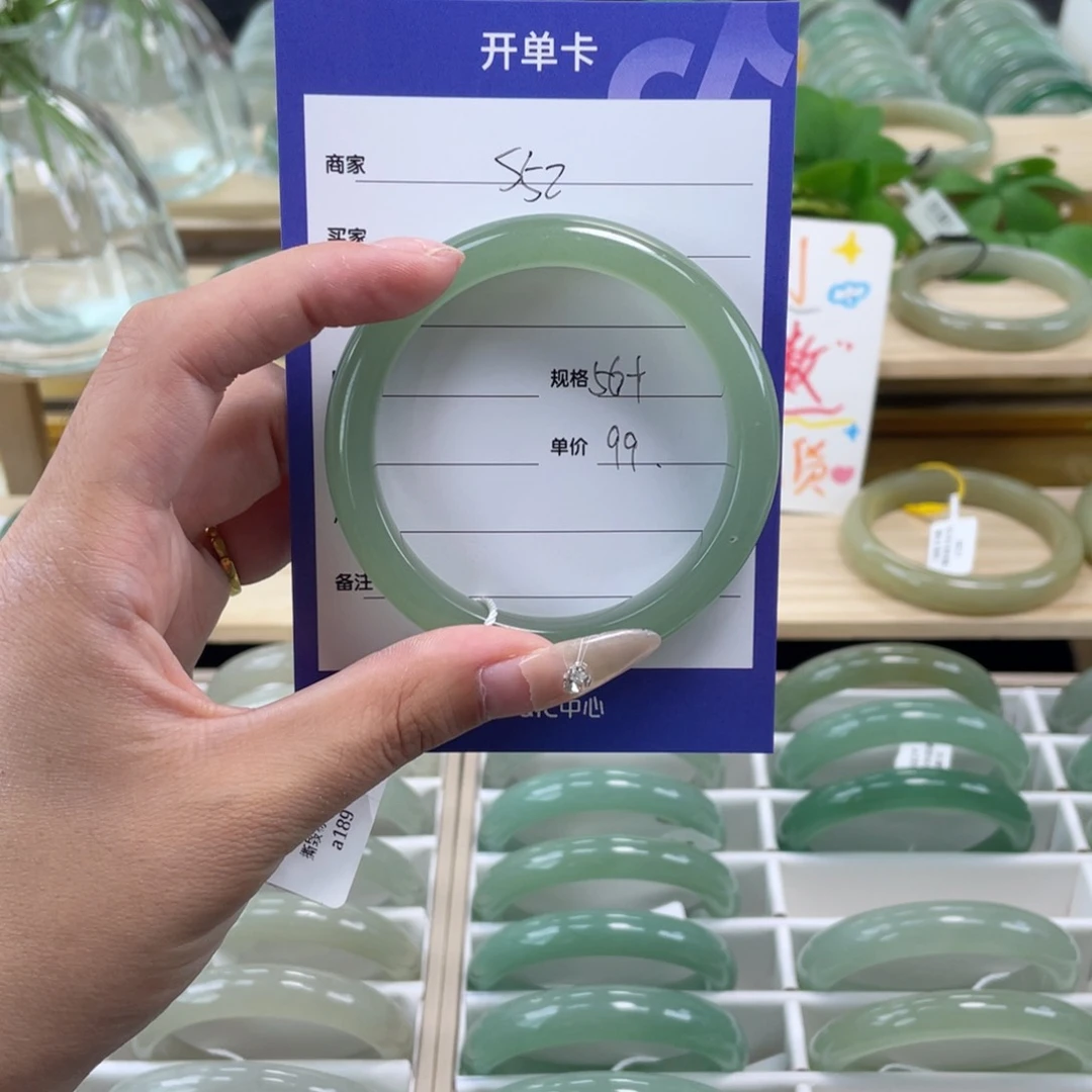 未镶嵌手镯石英质玉