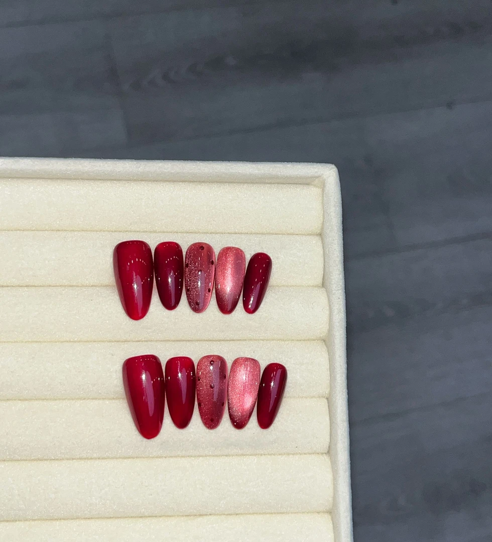 【魅惑】珍珍手工穿戴甲经典玫气质红色波点猫眼可重复使用美甲贴片